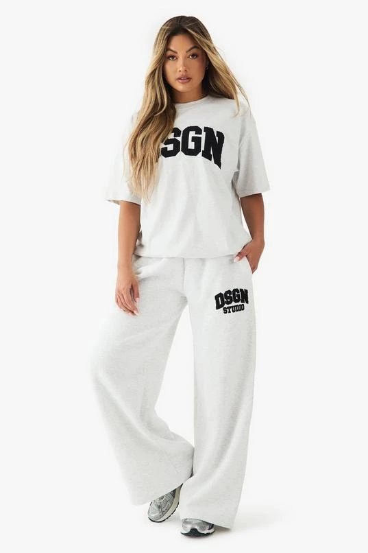 BOOHOO Dsgn Studio Towelling Applique Straight Leg Jogger 1 BOOHOO Dsgn Studio Towelling Applique Straight Leg Jogger