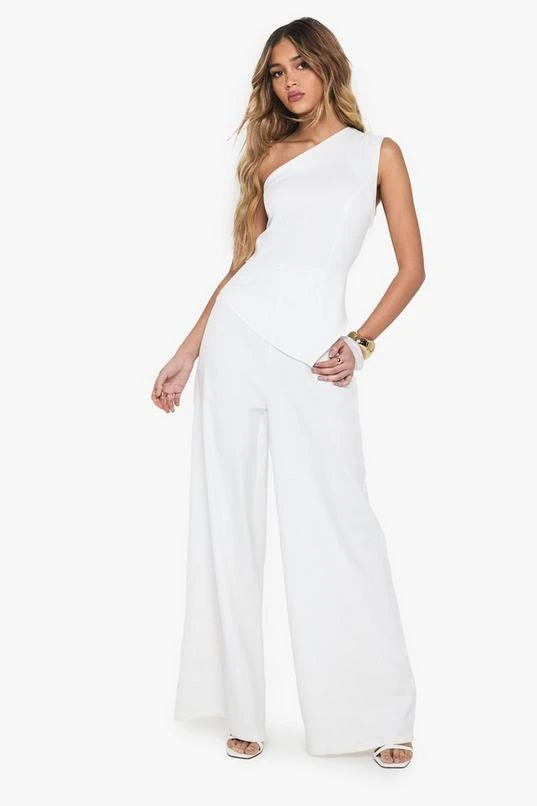 BOOHOO Tailored One Shoulder Wide Leg Jumpsuit 3 BOOHOO Tailored One Shoulder Wide Leg Jumpsuit - Image 3