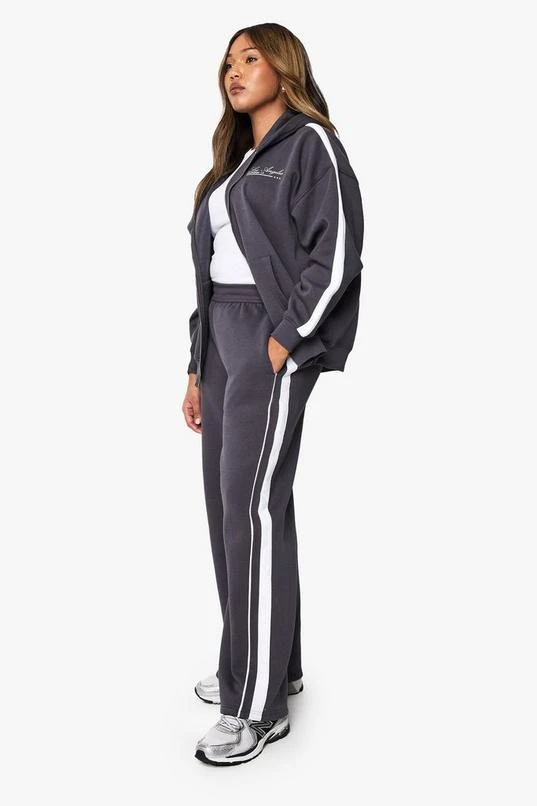 BOOHOO PLUS SIDE STRIPE WIDE LEG JOGGERS 3 BOOHOO PLUS SIDE STRIPE WIDE LEG JOGGERS - Image 3