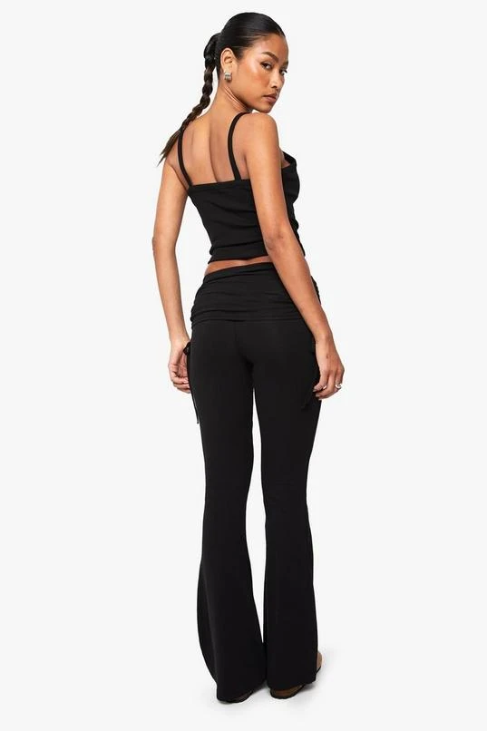 BOOHOO BASICS FOLD OVER WAIST FLARE LEGGING 2 BOOHOO BASICS FOLD OVER WAIST FLARE LEGGING - Image 2