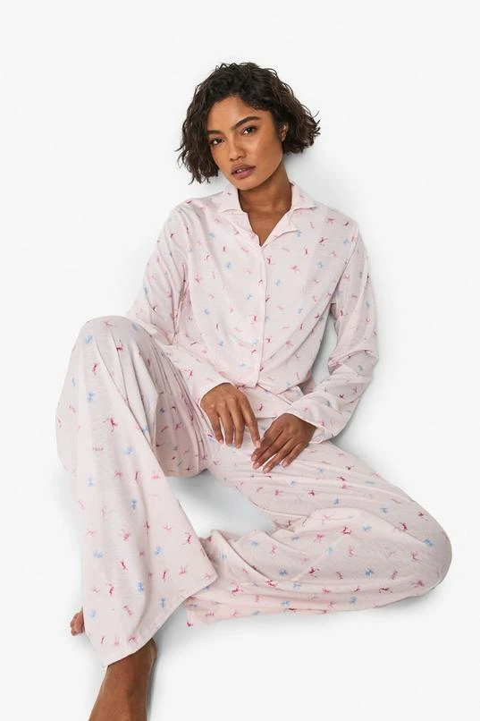 BOOHOO Tall Bow Printed Shirt & Trouser Pyjama Set 3 BOOHOO Tall Bow Printed Shirt & Trouser Pyjama Set - Image 3