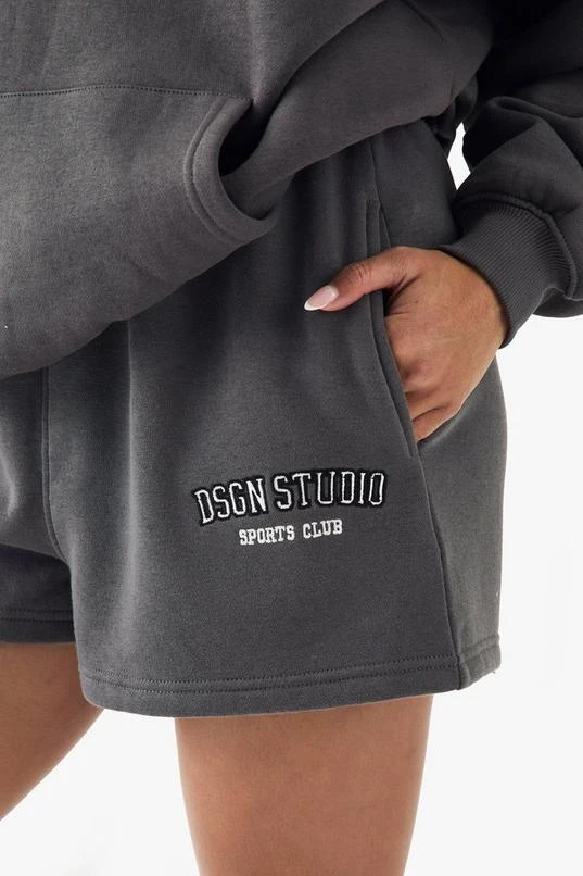 BOOHOO Dsgn Studio Sports Club Applique Sweat Short 4 BOOHOO Dsgn Studio Sports Club Applique Sweat Short - Image 4