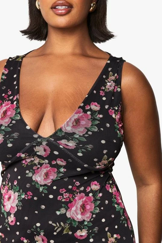 BOOHOO Plus Floral Mesh Fit And Flare Midaxi Dress 4 BOOHOO Plus Floral Mesh Fit And Flare Midaxi Dress - Image 4