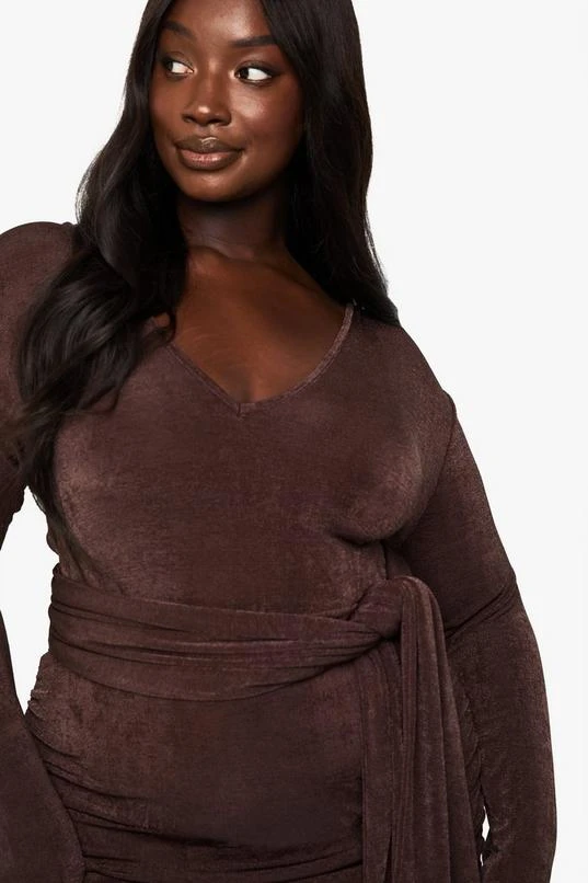 BOOHOO PLUS TEXTURED SLINKY TIE FRONT MINI DRESS 4 BOOHOO PLUS TEXTURED SLINKY TIE FRONT MINI DRESS - Image 4