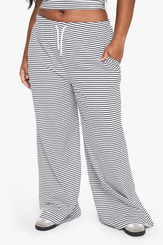 BOOHOO PLUS STRIPED STRAIGHT LEG TROUSER 4 BOOHOO PLUS STRIPED STRAIGHT LEG TROUSER - Image 4