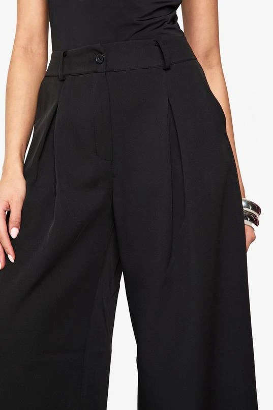 BOOHOO High Waisted Pleated Wide Leg Trouser 4 BOOHOO High Waisted Pleated Wide Leg Trouser - Image 4