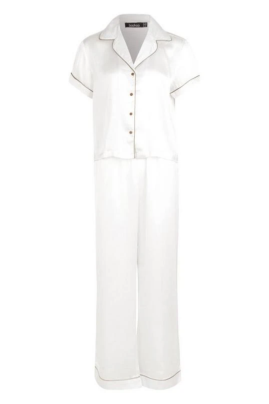BOOHOO Bride Embroidered Pajamas 3 BOOHOO Bride Embroidered Pajamas - Image 3