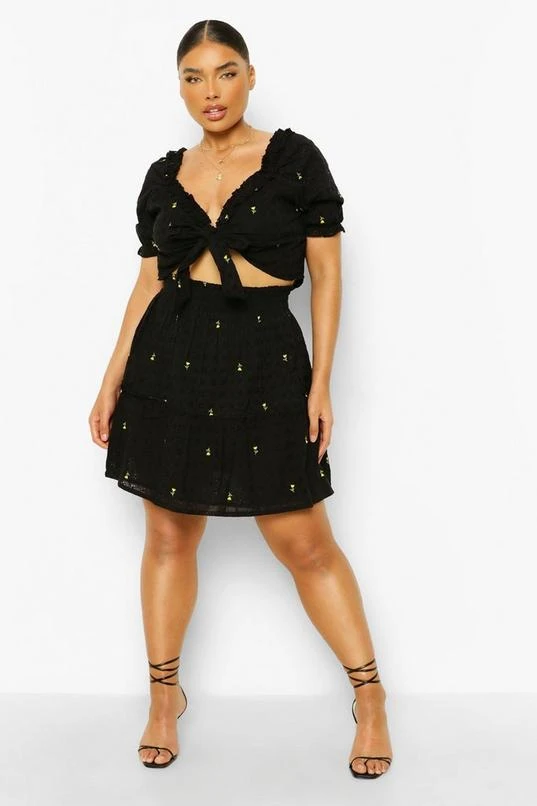 BOOHOO Plus Eyelet Tie Front Two-Piece 3 BOOHOO Plus Eyelet Tie Front Two-Piece - Image 3