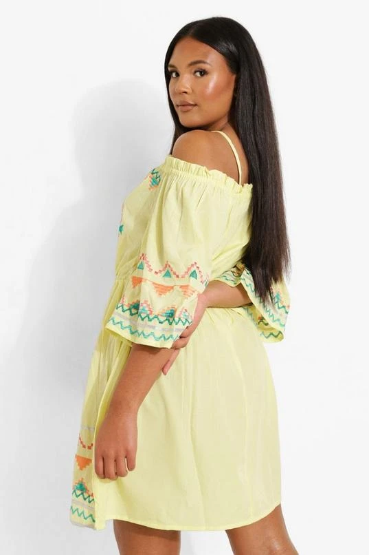 BOOHOO Plus Embroidered Cold Shoulder Dress 2 BOOHOO Plus Embroidered Cold Shoulder Dress - Image 2