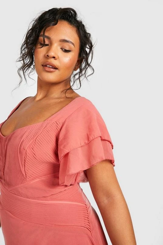 BOOHOO Plus Occasion Angel Sleeve Chiffon Midi Dress 4 BOOHOO Plus Occasion Angel Sleeve Chiffon Midi Dress - Image 4