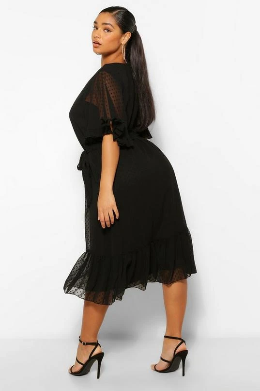 BOOHOO Plus Dobby Mesh Angel Sleeve Midi Dress 2 BOOHOO Plus Dobby Mesh Angel Sleeve Midi Dress - Image 2