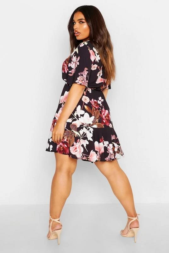 BOOHOO Plus Tiered Floral Crepe Smock Dress 2 BOOHOO Plus Tiered Floral Crepe Smock Dress - Image 2