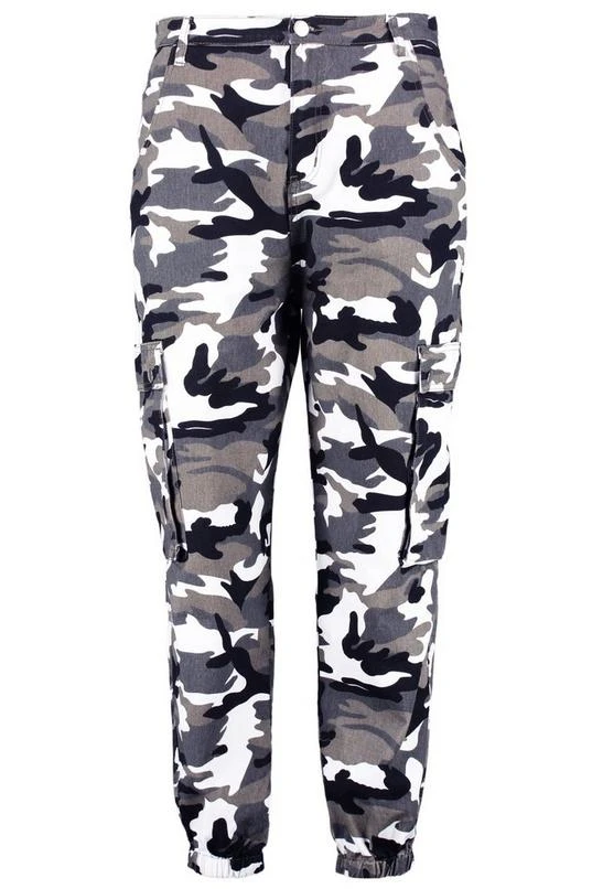BOOHOO Plus Camo Cargo Jeans 3 BOOHOO Plus Camo Cargo Jeans - Image 3