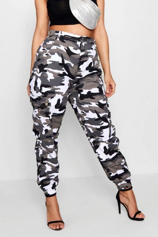BOOHOO Plus Camo Cargo Jeans 4 BOOHOO Plus Camo Cargo Jeans - Image 4