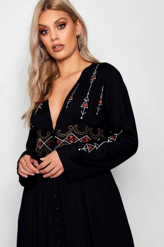 BOOHOO Plus Embroidered Plunge Maxi Dress 4 BOOHOO Plus Embroidered Plunge Maxi Dress - Image 4